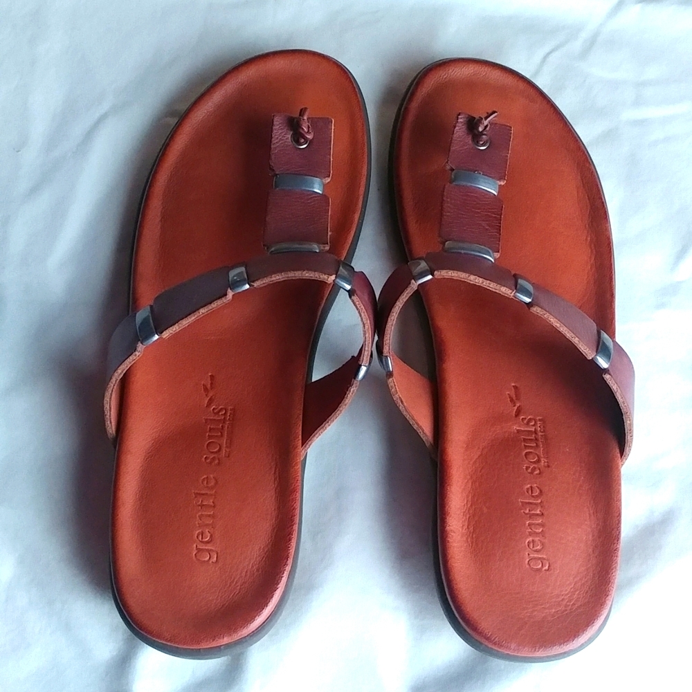 Gentle Souls by Kenneth Cole leather thong sandals